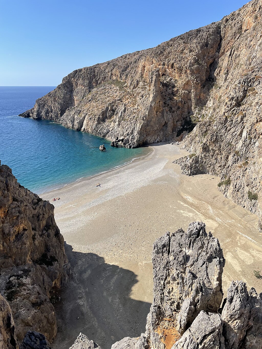 Agiofaraggo Beach in Crete, featuring a mixed shoreline with calm water conditions
