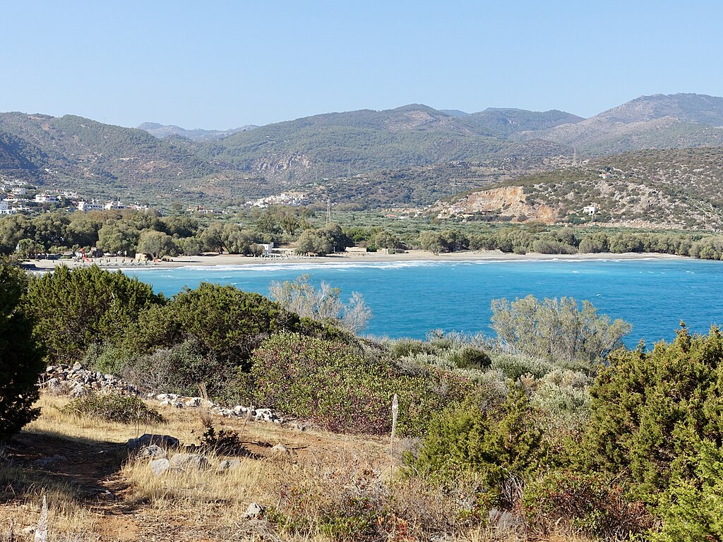 Istro Beach in Crete, featuring a mixed shoreline with calm water conditions, certified with Blue Flag status for environmental quality