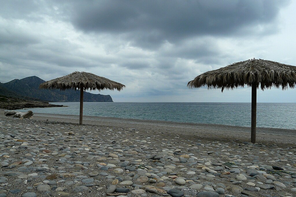 Anidri Beach in Crete, featuring a mixed shoreline with calm water conditions