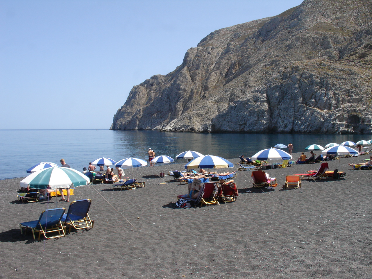 Black Beach in Santorini, featuring a mixed shoreline with moderate water conditions