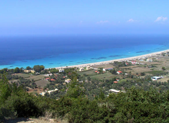 Agios Ioannis Beach in Lefkada, featuring a mixed shoreline with moderate water conditions, certified with Blue Flag status for environmental quality