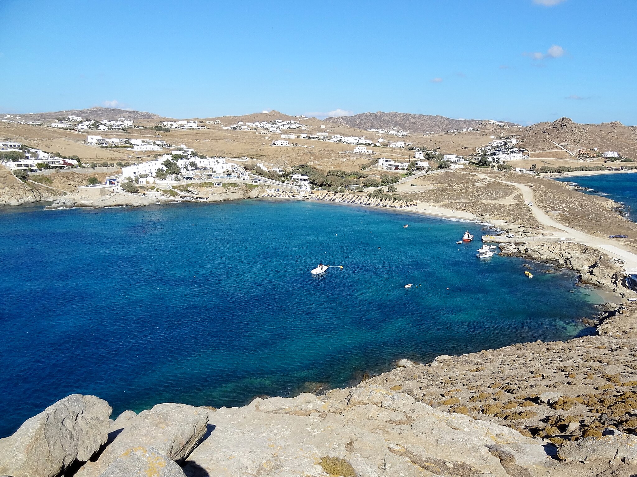 Agia Anna Beach in Mykonos, featuring a sandy shoreline with calm water conditions